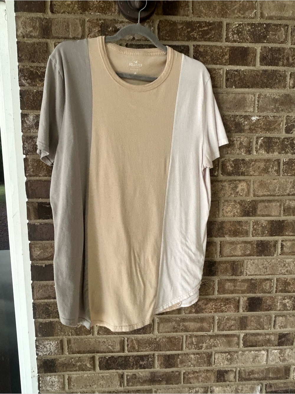 Hollister Men’s Colorblock Curved Hem Tee | Neutral Beige Gray White Casual